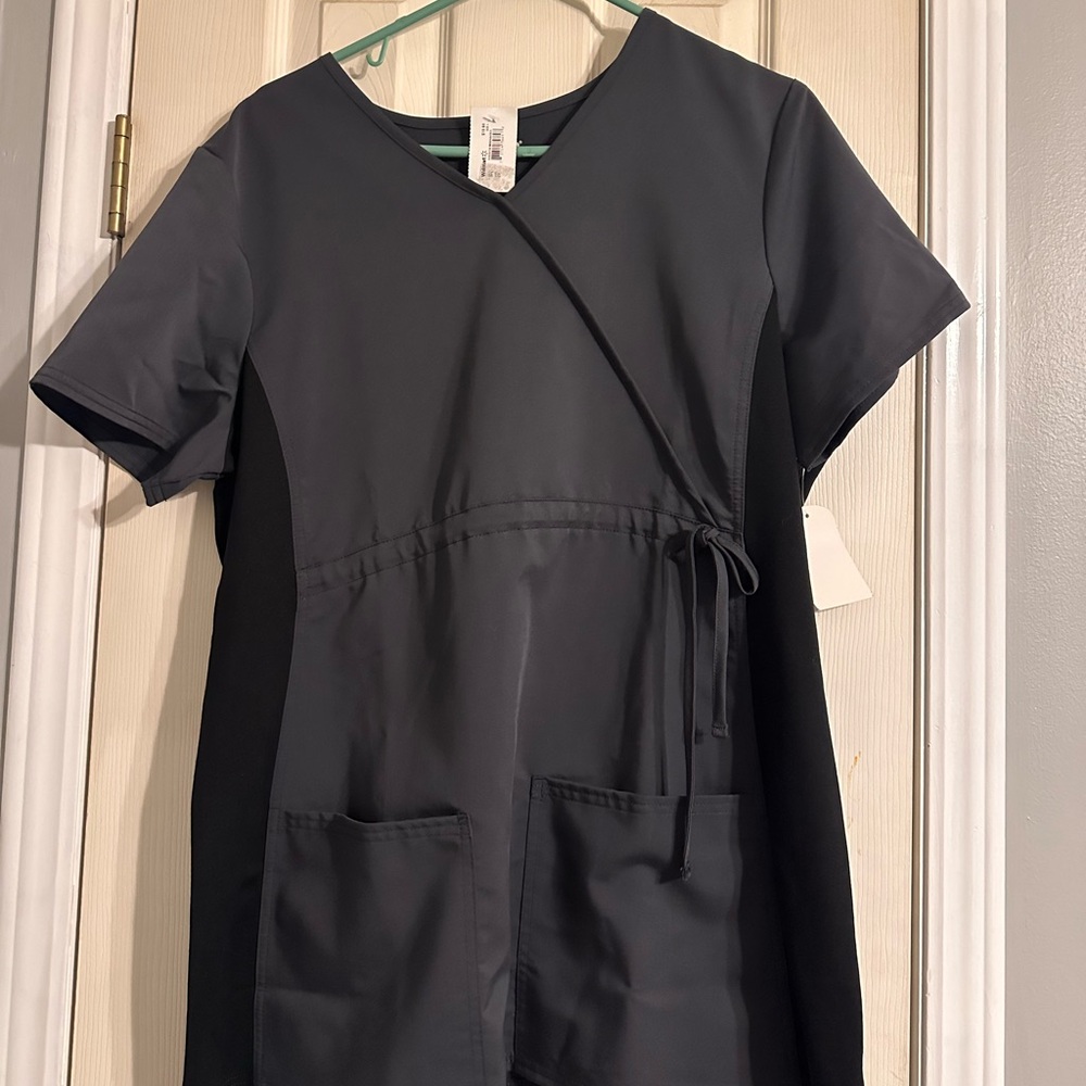 Scrubstar Scrub Top : NWT Size: L Color : Gray